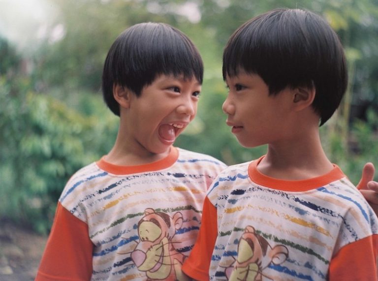 how to tell ID twins apart