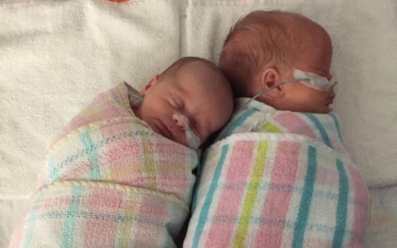 twins born at 32 weeks