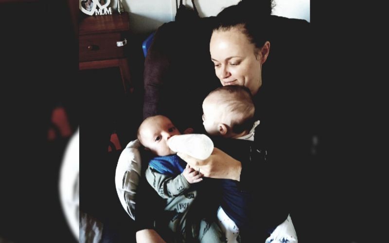 breast or bottle feeding twins