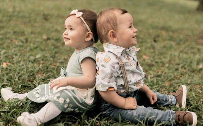 differences-between-twins-boy-girl-individuality
