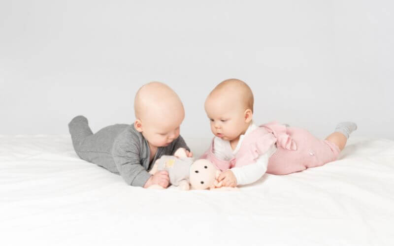 differences-between-twins-growth-development