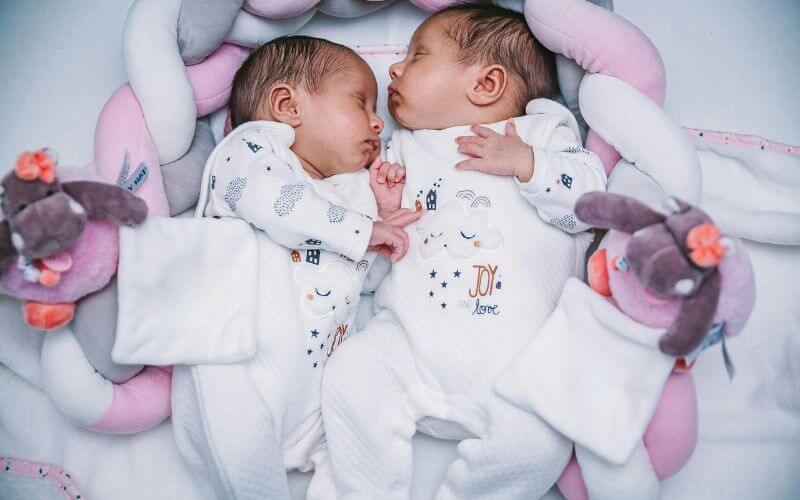 sleep-with-twins-and-triplets-when-sleep-when-baby-sleeps-doesnt-work