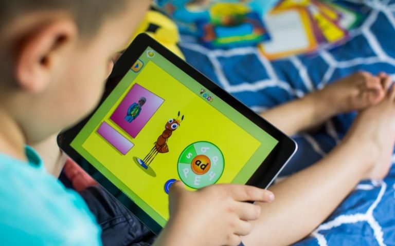 getting your twins or triplets into reading books